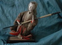 Antieke japanse pop met gofun hoofd