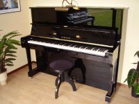 Yamaha U1  Zwart Hoogglans.....PIANORAMA-ELST.....