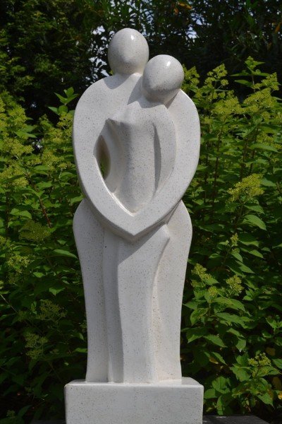 Abstract Tuinbeeld 'Love Couple'. Modern Winterhard Beeld Van Terrazzo In Zwart, En Grijs! te Koop op Tweedehands.net