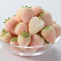 Witte aardbeien met ananas, perzik of