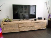 Tv-meubel van steigerhout met 4 laden