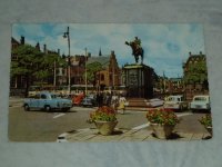 Buitenhof met standbeeld Willem II Den