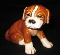 Boxerhond puppy in Goebel-porselein