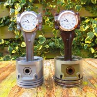 Piston clock / Zuiger klok V8