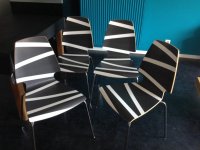 4 Moderne stoelen zwart wit-prijs per