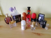 Verzameling  van lege parfum flesjes