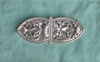 Zilveren broche gemaakt van antieke gesp