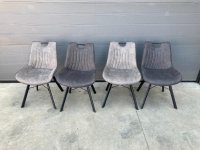 (169) Zeer mooie nieuwe stoelen in