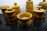 6 handgedraaide houten potjes met deksel
