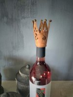 Ijzeren kroontje (roestig) als fles decoratie