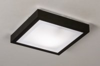 Plafondlamp zwart v badkamer bank keuken