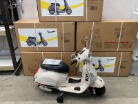 (111) Nieuwe elektrische kinderscooter model vespa