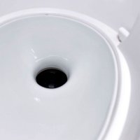 Porseleinen inzetstukPast op Thetford toiletten 