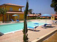 Toscane-Vakantiecomplex met zwembad aan zee