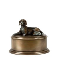 Beagle hondenbeeld op urn in koperkleur