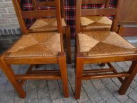 4 stevige stoelen met geweven zit