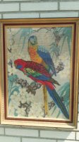 Mooie antieke kader met borduurwerk (papegaaien-parkieten).