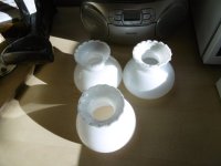 Diverse lampekappen in wit opalineglas, zonder