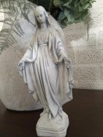 Sculptuur van de Heilige Maria
