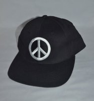 Zwarte pet met Peace-symbool