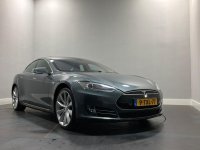 Tesla Model S 85 Free Supercharging