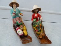 Thailand 2 vrouwen met hun bootjes