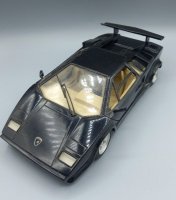   Zwarte Lamborghini van Tonka.