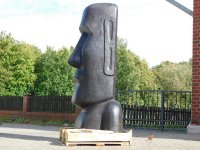 Heel groot beeld , moai