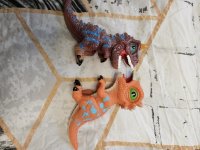 Pachycephalosaurus en Carnotaurus figuur