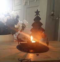 Metalen waxinelichthouder met rendieren en kerstboom