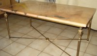 Vintage salontafel met koperen onderstel