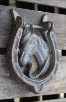 Gietijzeren deurklopper paard met hoefijzer donkerbruin