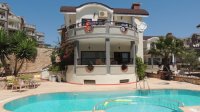 Prachtige villa met zwembad, 50 meter