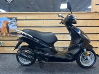 Piaggio scooter Fly 4T