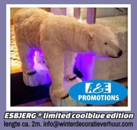 Verhuur groot ijsbeer info@winterdecoratieverhuur.com