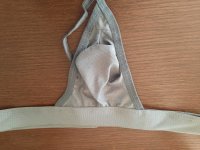 Mooie string met voorgevormde poche grijs