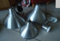 Te koop drie verschillende metaalkleurige hanglampen