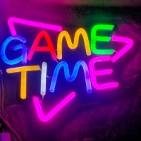 Neon led \'game time\' op plexiglas