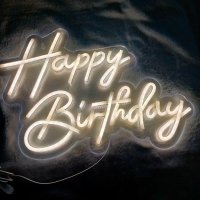 Neon verlichting led \'Happy Birthday\' op