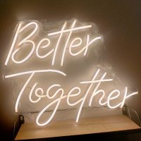 Neon LED \'Better Together\' op plexiglas