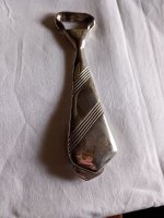 Verzilverde stropdas, fles opener, twist cork