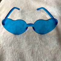 Hartjes bril donker blauw €3,50 2