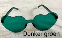 Hartjes bril donker groen €3,50 2